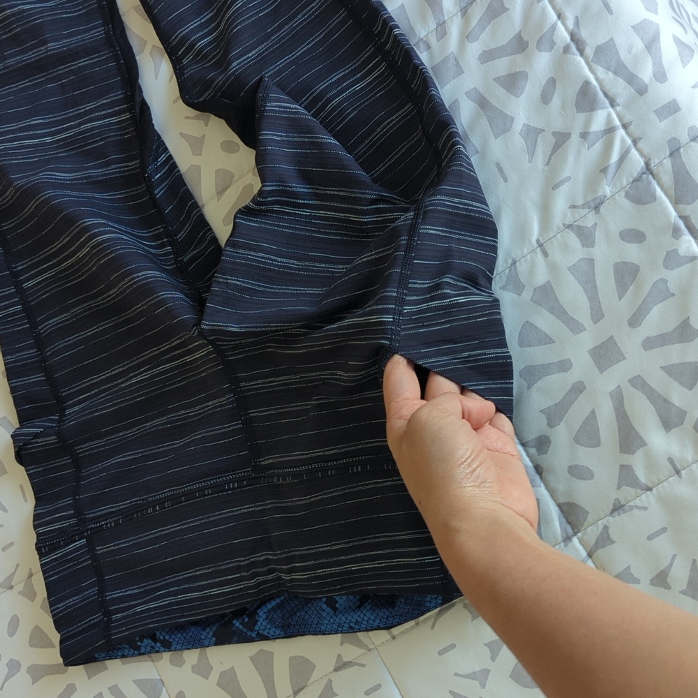 LULULEMON ATHLETICA Pace Rival Crop Legging in Navy Blue - Picture 5 of 9